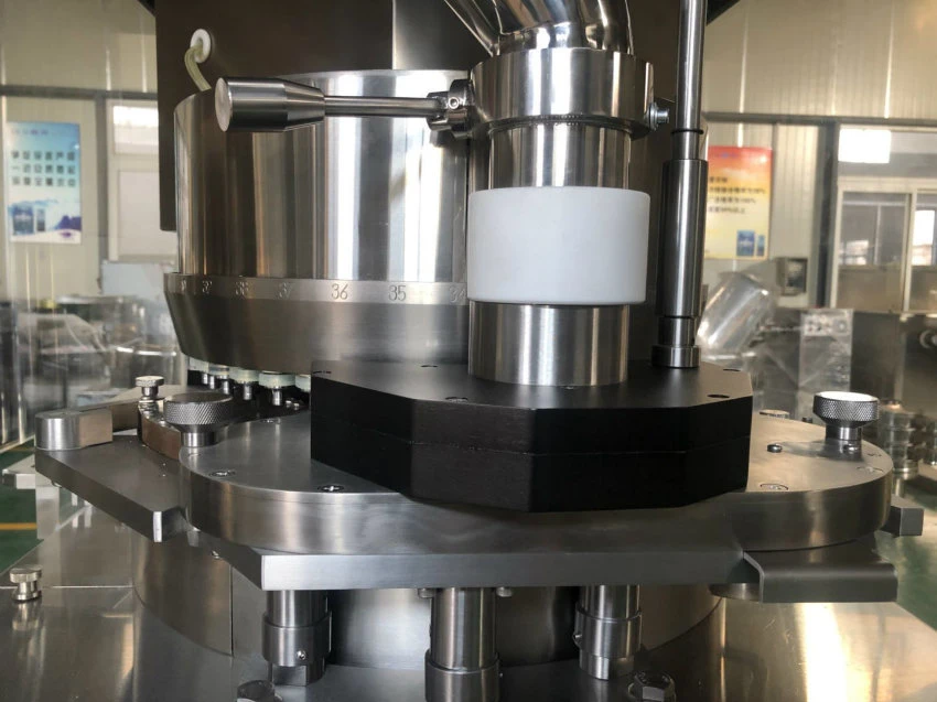 China Manufacturer High Quality High Speed Automatic Pharmaceutical Rotary Tablet Press/Pressing Machine, Punch Press for Medicine/Candy Pill Making